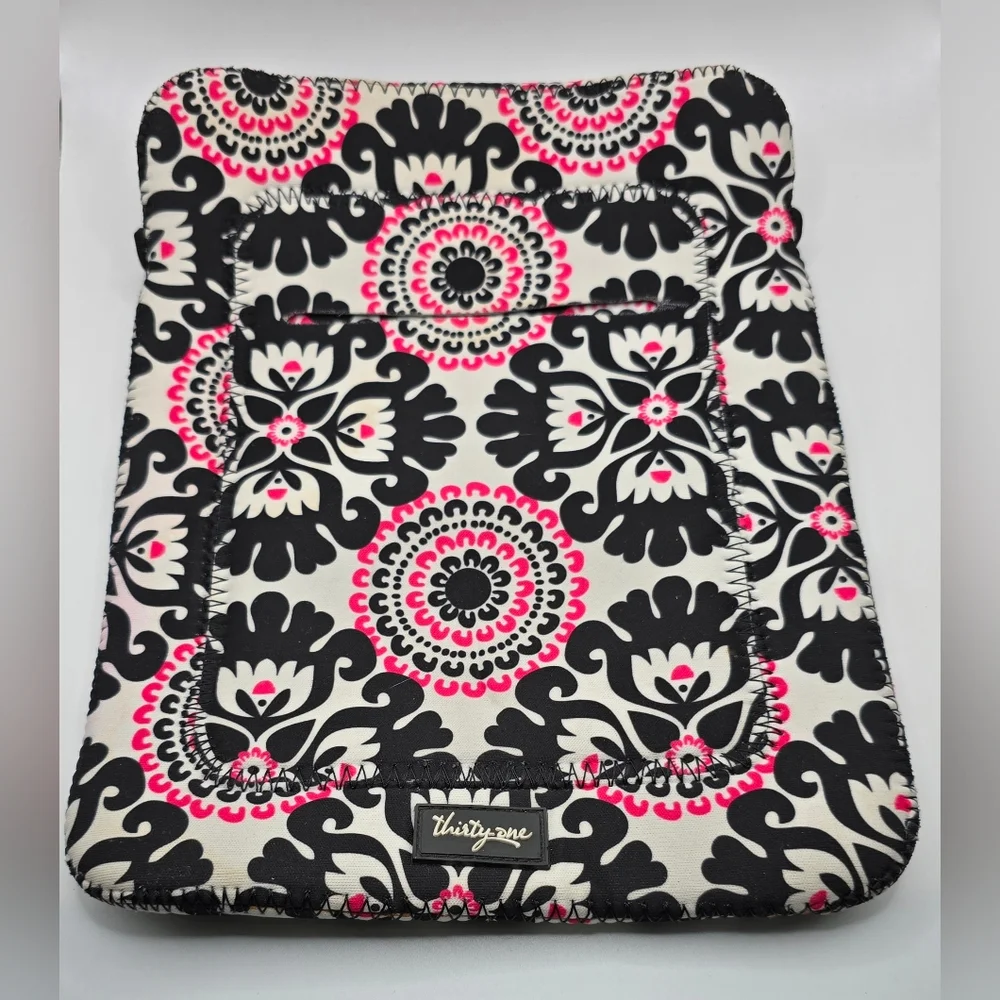 Thirty One Tote A Tablet Sleeve Case Soft Pink Pop Medallion Print 8 x 10 EUC